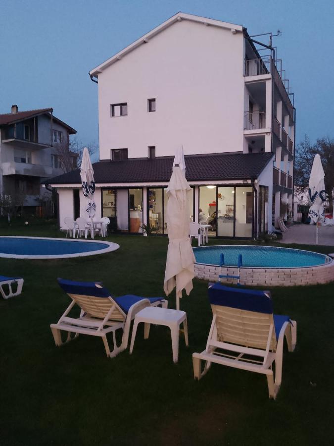 Weisser Schwan Белият Лебед Shkorpilovtsi Esterno foto